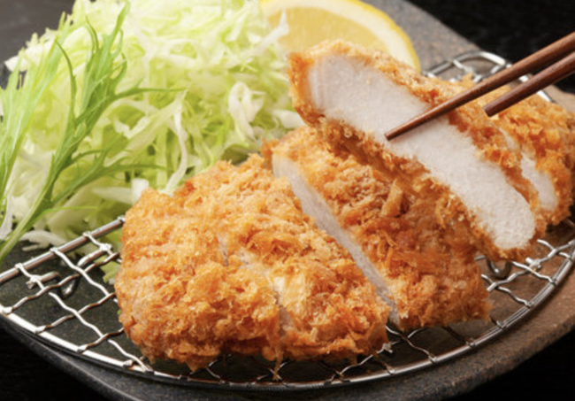 【画像】バカなトンカツ屋『厚み5cmにすればウケるやろなw』