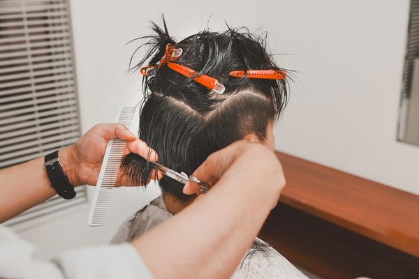 【画像あり】ママさん、この髪型に5000円かける旦那にブチギレるwww