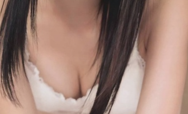 【画像】コスプレイヤーさん、素晴らしすぎる太ももを見せつけてしまうwww