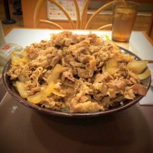 すき家のキング牛丼食ったことあるやつおる？