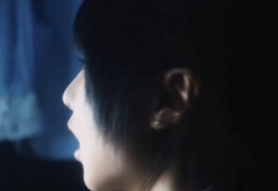 【最新動画】Adoが初の顔出し！「浜辺美波そっくり」と絶賛の嵐！