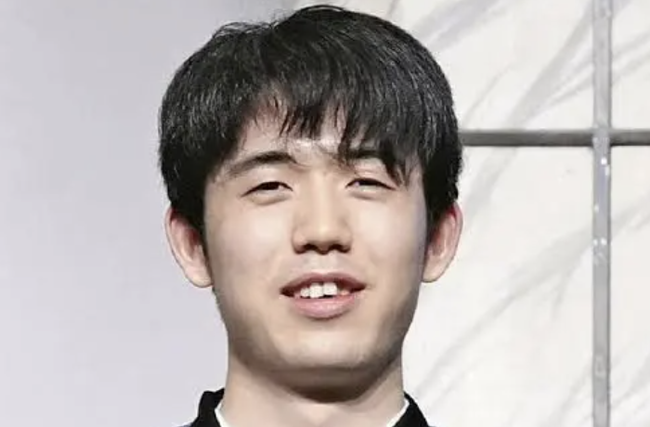 【悲報】藤井聡太、8冠からあっという間に屈辱の4冠へ