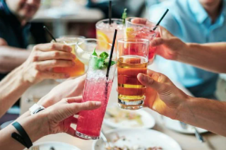 派遣社員「忘年会の会費8000円は高すぎます」人事俺「金がないのは個人の問題！理由なき欠席の場合はどうなるか分からないよ？」派遣「」→結果…