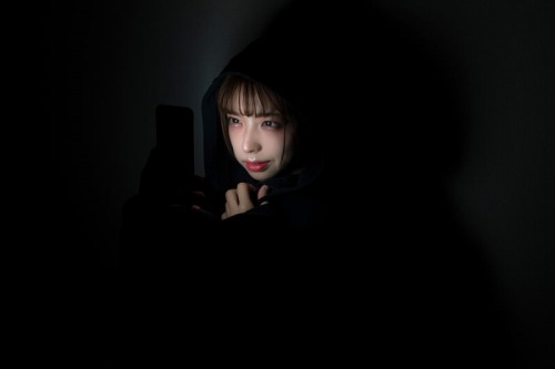 【悲報】配信で個人情報を喋った男性YouTuberさん、熱狂的ファンに婚姻届を出され取り消せず