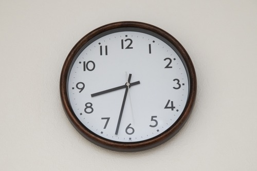 JR、遂にキレた！「お客様！無断で構内に掛け時計を設置するのはお辞めください」