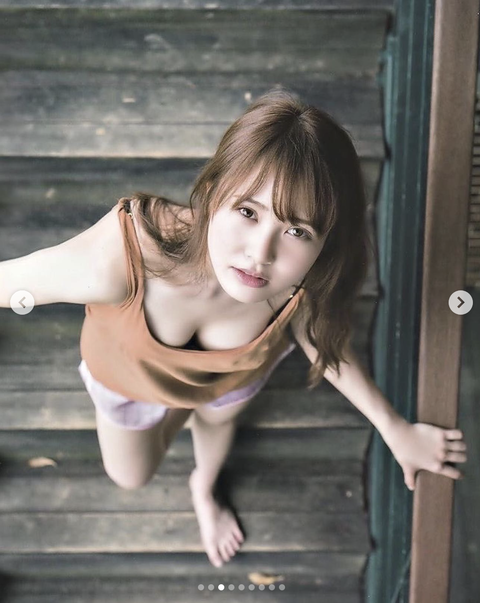 加藤史帆って写真集でこんなに丸出ししてたのかよ・・・