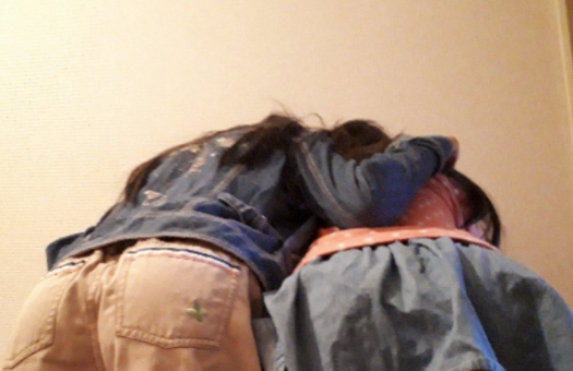 【閲覧注意】小学生の姪とその女友達のロリ百合写真ｗ