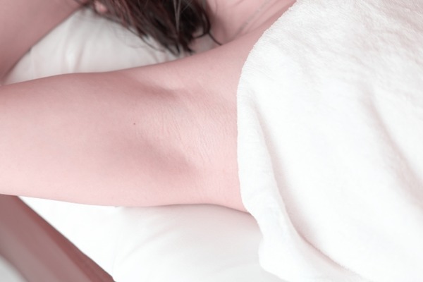 【動画】JCさん、初めてのワキ脱毛、エッッッッッッッッッッ！