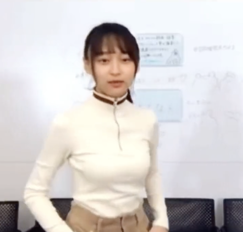 影山優佳さん、着衣でDカップがくっきり