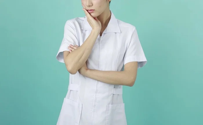 【画像】巨乳ナースYouTuberさん、シンプルにエロいwww