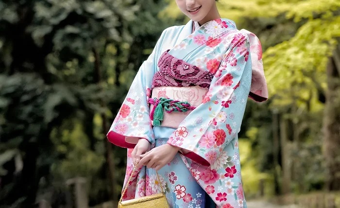 【画像】着物女子の隠しきれない巨乳おっぱいｗｗ