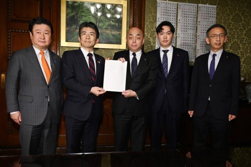 参政党・チームみらい　まさかの中革連・日本共産党と組んで解任決議案を共同提出←国民民主「うわぁ、うちは参加するのやめとこ」