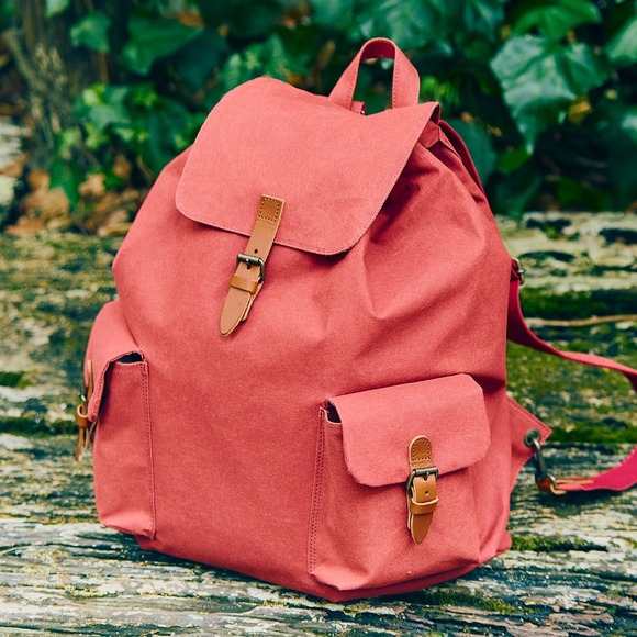 【魔女の宅急便】「ウルスラのリュック」を発売！難燃性と耐水性に優れた生地、タウンユースだけでなくアウトドアなシーンでも使用可能