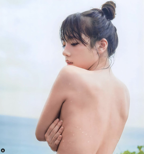 齊藤京子が一糸まとわぬ『バックショット』と激熟れの『ふくらみ』を惜しみなく披露www