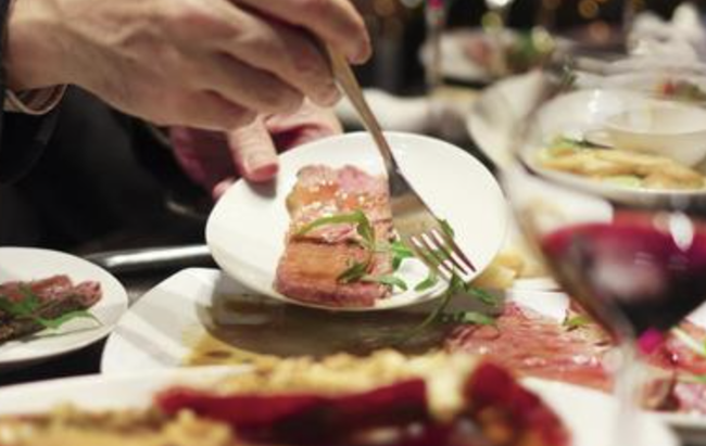 【画像】ホテルの朝食バイキングでこれ持って帰る奴www