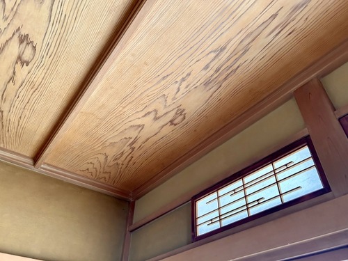 部屋にいると突然何かが「パキッ」みたいな音をたてる時があるけどあれ何なんや