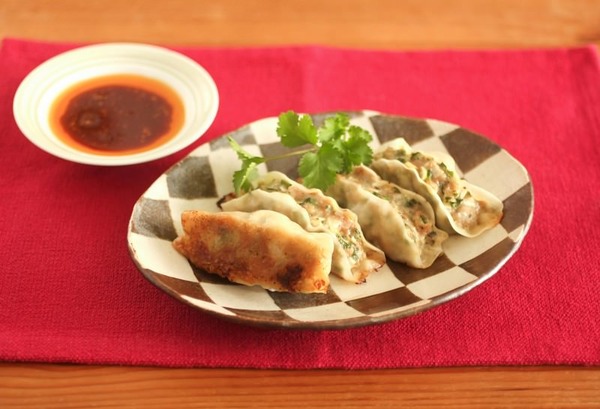 【画像】4人家族母「餃子たっぷり40個も焼いたよ！」 子供「わ～い」 夫「40個食っちゃおー」⇒！