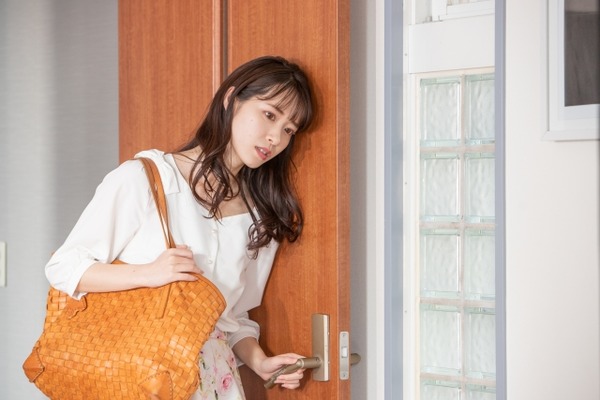 【画像】泥酔する女の子(25)が住む福岡の4万円のアパートwww