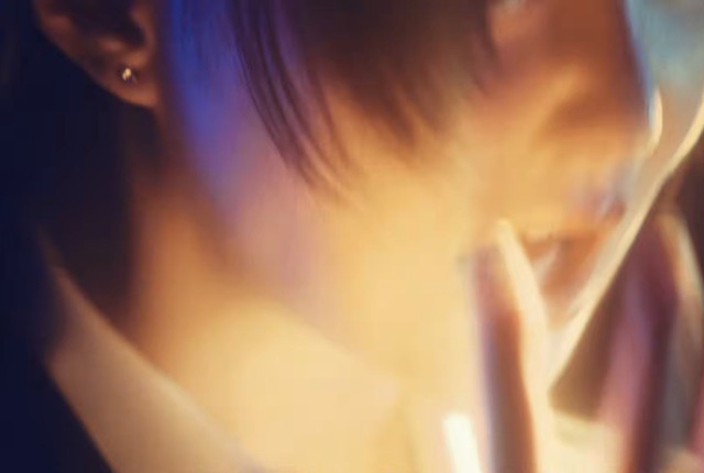 【画像】Ado、最新MVでガチのマジに顔出しwww