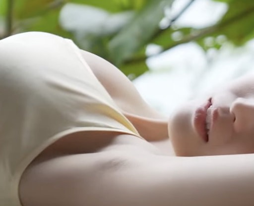 【速報】橋本愛さん(29)、おっぱいまわりの露出www