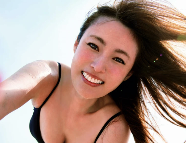 【画像】深田恭子(42)のおっぱいがデカい