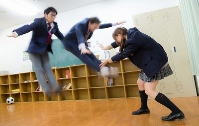 【悲報】女子高生「だめっ…十両とはいえ力士には敵わないわ…」