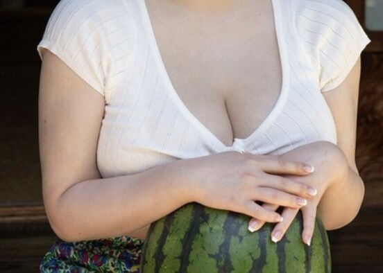 【朗報】顔が可愛すぎるJKさん、いやらしすぎる特技披露www