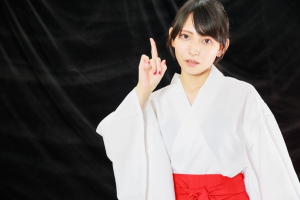 【画像あり】巫女バイトの女子高生、顔採用だったwww