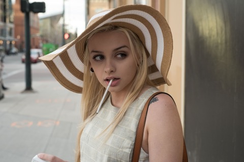 【画像】シーシャ吸ってる女子、エッッッッッッチ！すぎん♡♡