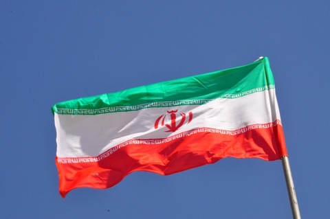 【超悲報】イラン、ホルムズ海峡封鎖して石油タンカーに攻撃開始