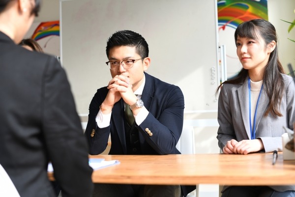 バカ就活生「御社のですね～」 面接官「えっ！？ちょっと待って！なんで面接受けに来た君がうちを御社って言うんだよ！何しに来たの？」⇒結果！！