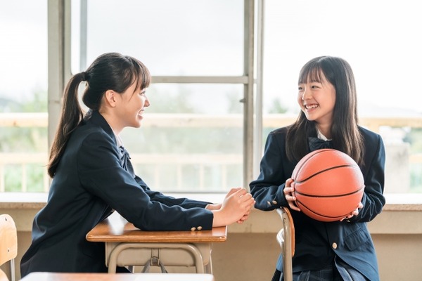 【画像】ＪＣが無防備に晒した腋、エ〇ッッッッッッッッッッッッッ！