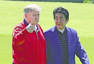 【画像】トランプ、大統領室に安倍晋三の写真を飾っていたwww
