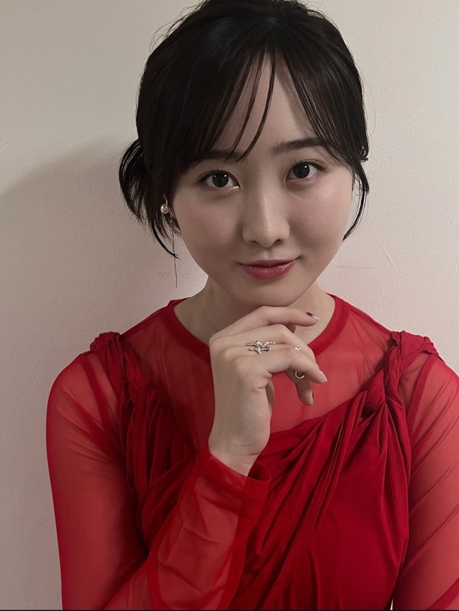 本田望結さん、おっぱい強調の最新ポストをプルンプルン投稿