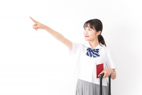 女子高生「修学旅行は沖縄だって！やったね！国際通り！首里城！美ら海水族館！ジャングリア！どれも楽しみー！」⇒！