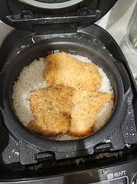 【動画】大食い系爆乳女さん、お米5合とファミチキをペロリと食べてしまうwww