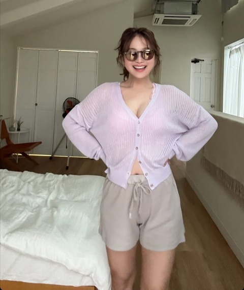 【朗報】鈴木奈々さん(37)巨胸化www （※画像あり）