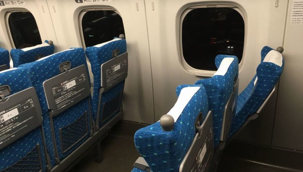 新幹線にて。女「すみません。そこは私の席だと思うのですが…」俺「(切符を見直し)いえ、俺の席であってるみたいです」 しかし なんと2人とも席は合っていた　→　そして想定外すぎる結果に・・・