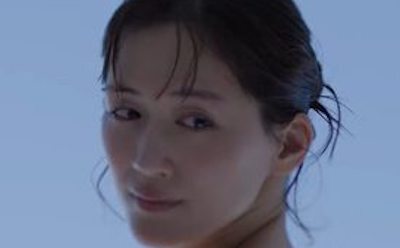 【FLASH】綾瀬はるかさん(41)、完全に脱がされてしまう！