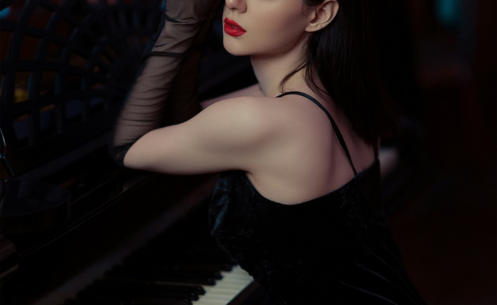 【画像】ついにパンティを脱ぐお○ぱいピアノさんｗ