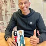 フランス人「GTOを読んで教師になりました」「日本の秋葉原行ってアニメ店の地下に行ったら僕の国では違法なロリ漫画だらけでドン引き」