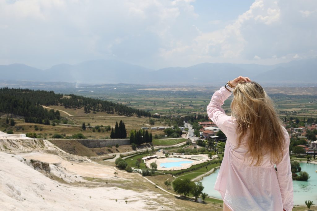 私には幼なじみの男が2人いた。A『イケメン高学歴、金持ちでモテる』B『地味な顔だけど心優しく真面目』　この2人から言い寄られて、私が結婚相手に選んだ男は・・・