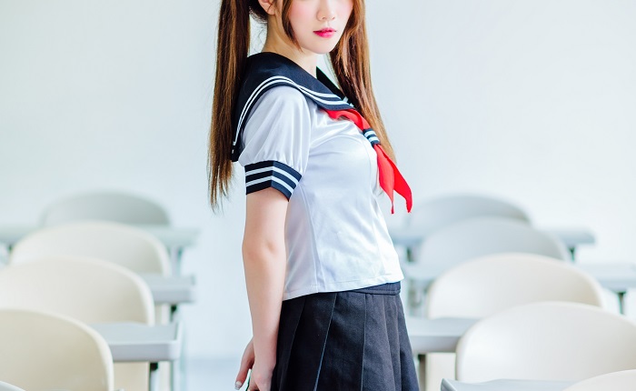 【画像】ドスケベJKの制服の中身ｗｗｗ