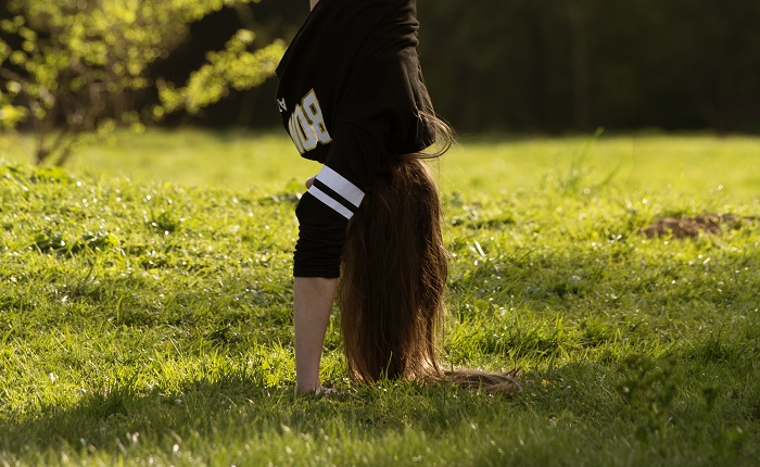 【動画】倒立JK、丸見えｗｗｗ