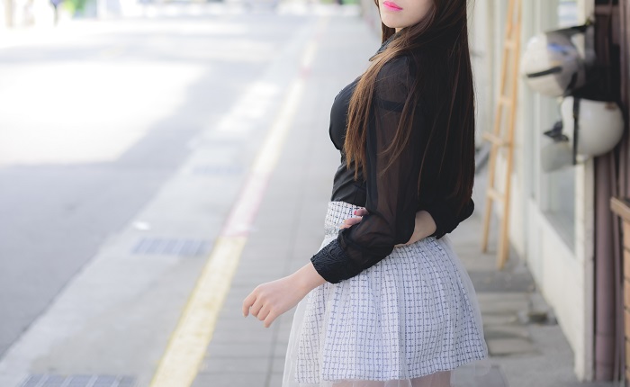 【画像】足が太すぎる巨乳女と一日中舐めあいっこしたいｗｗｗ