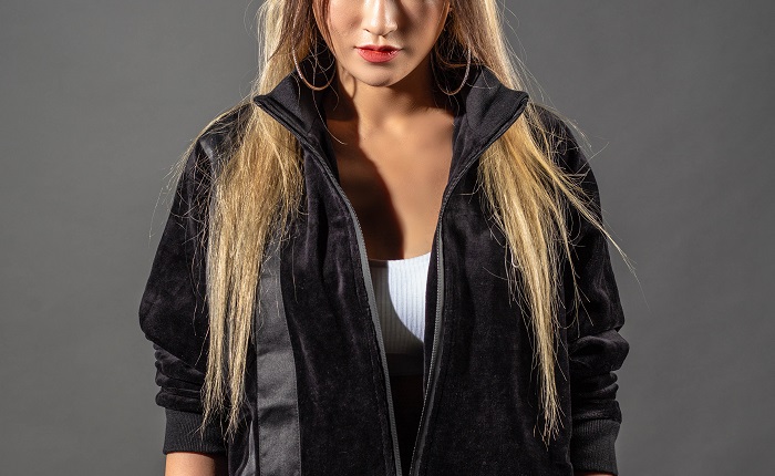 【画像】ヤンキー女、暴力的な爆乳を見せつけてしまう