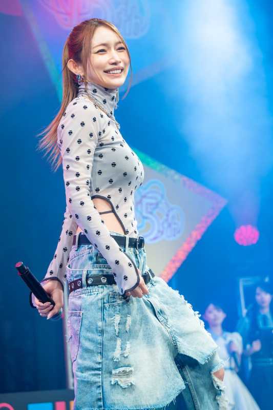 前田敦子の乳首がゴマキほど盛り上がっていない理由www