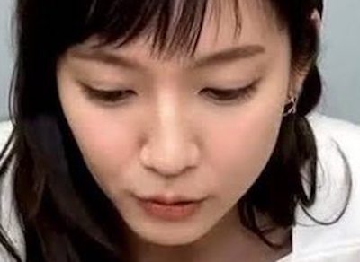 【画像】吉岡里帆さん、お●ぱいを机に置いてライブ配信をしてしまう！