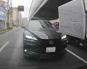 【動画】江戸川区で路肩追い越しを阻止されるレクサスwww