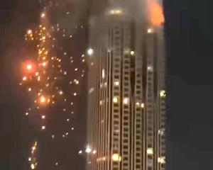 【動画】ドバイの高層ビルの57階にイランの自爆ドローンが特攻。